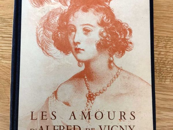 Reliure "Les amours d'Alfred de Vigny"