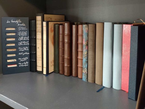 Tranchefile et livres reliés